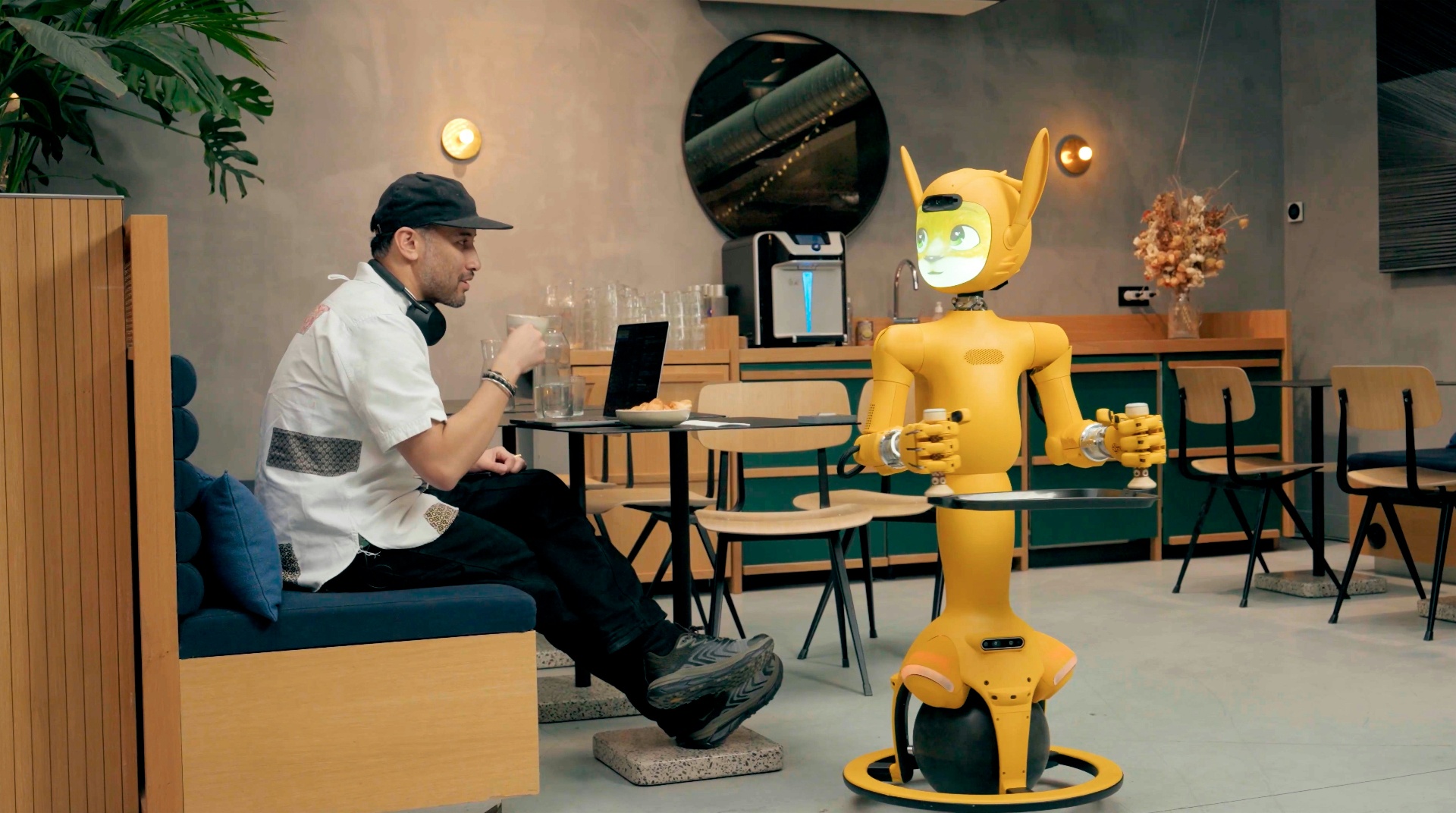 Virtual Freelance Solutions - virtualfreelancesolutions.com - How to Train an AI Customer Service Bot for Shopify Stores - white and teal humanoid robot representing AI customer service technology